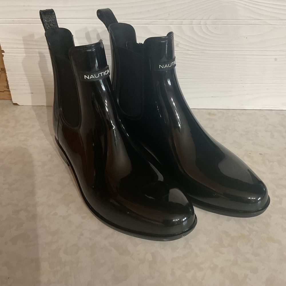 Nautica women’s Glossy Black Rain Boots size 10